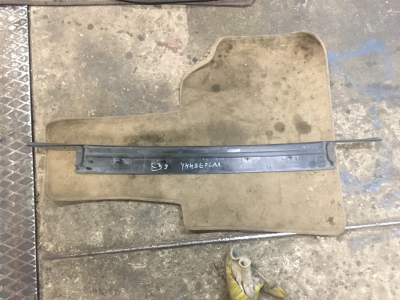 Водосток двери багажника 51718220945, С аукциона Японии. BMW 5 E39 рестайлинг M54 2.5 ТУ AT бензин седан 2000-2003г. Контрактная запчасть, авто без пробега по РФ., отличное