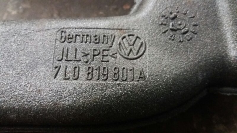 Воздуховод задний / воздушный канал для обогрева задней части салона на VW Touareg I / Фольксваген Туарег 1 7L 2002-2010г.\nОригинал. \nВ отличном состоянии. Целый.\nКонтрактная запчасть из Японии. Без пробега по РФ. Отправим в регионы ТК.