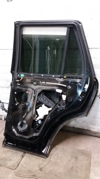 Дверь задняя правая в сборе на Land Rover Range Rover Sport L320 / Лэнд Ленд Ровер Рендж Рейндж Ровер Спорт 2005-2012г.\nОригинал.\nВ отличном состоянии. Без дефектов.\nБез жучков и коррозии. Заводская краска.\nЦена за всю дверь в сборе как на фото: молди