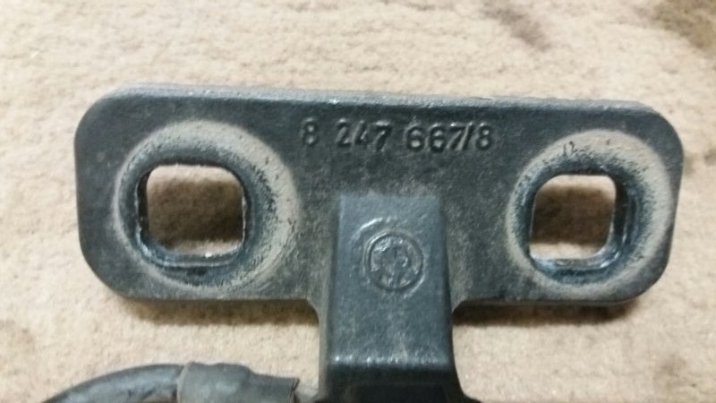 Петля двери багажника верхняя левая, правая на БМВ X5 E53 / BMW Х5 Е53 2000-2007г. \nОригинал.\nВ отличном состоянии. Цена за 2шт.\nКонтрактная запчасть из Японии. Без пробега по РФ. Отправим в регионы ТК.