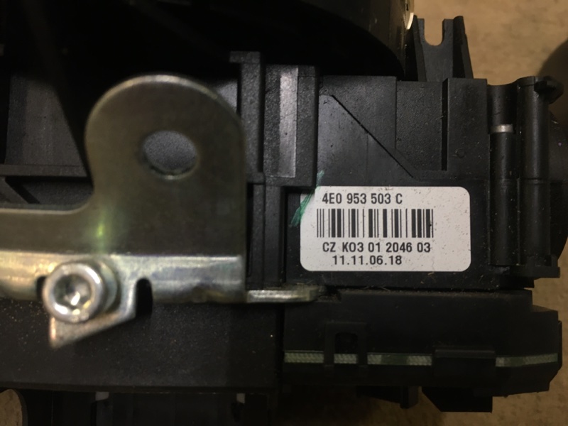 Переключатель подрулевой SRS / СРС в сборе на Audi A4 B7 / Ауди А4 Б7 2005-2007г.\nОригинал.\nЦена за комплект:\n- Блок электронный плата\n- Модуль комбинации подрулевый переключателей\n- Переключатель стеклоочистителей\n- Переключатель повротов / света ф