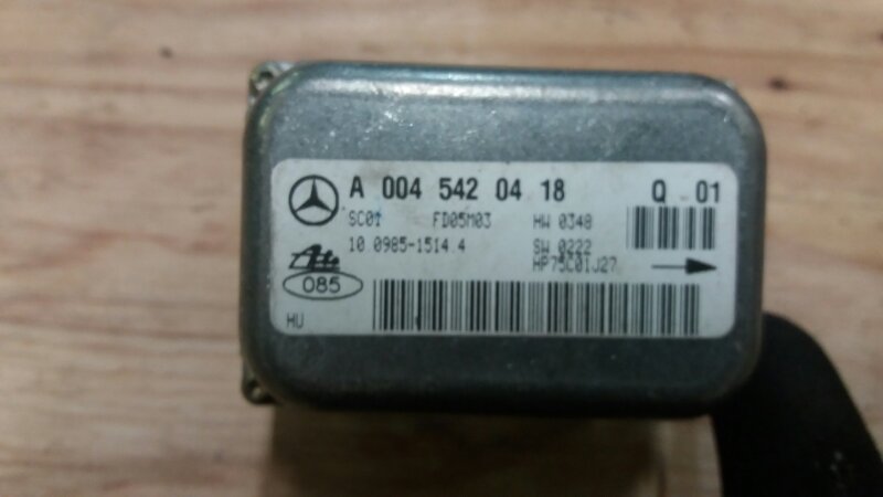 Датчик ускорения на Mercedes Benz С-klasse W203 / Мерседес В203 203 2000-2006г. Оригинал.\nВ отличном состоянии.Рабочий.\nКонтрактная запчасть из Японии. Без пробега по РФ. Отправим в регионы ТК.\nПрименимость:\nMercedes Benz C209 CLK coupe 2002-2010\nMer