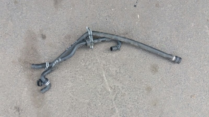 Патрубок шланг отопителя печки / охлаждения БМВ Е60 Е61 / BMW 5 Е60 Е61 2003-2009г.\nОригинал.\nВ отличном состоянии. Без дефектов. Цена за 2шт комплект. Отправим в регионы ТК.\nПрименимость:\nBMW 5 серия E60 E61 2003 2009\nBMW 6 серия E63 2004 2009\nBMW 