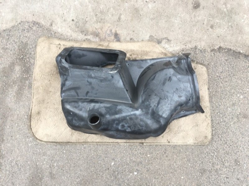 Воздуховод патрубок воздушный M111 под капот на Mercedes Benz Vito W638 / Мерседес Вито 638 1996-2003г.\nОригинал. Без дефектов. Отправим в регионы ТК.