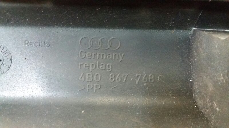Обшивка облицовка стойки на арку крыла левая / правая на Audi Allroad A6 C5 Quattro / Ауди Олроад А6 С5 Кватро 2000-2005г.\nОригинал.\nВ отличном состоянии. Без дефектов. Цена за комплект 2шт.\nКонтрактная запчасть из Японии. Без пробега по РФ. Отправим в