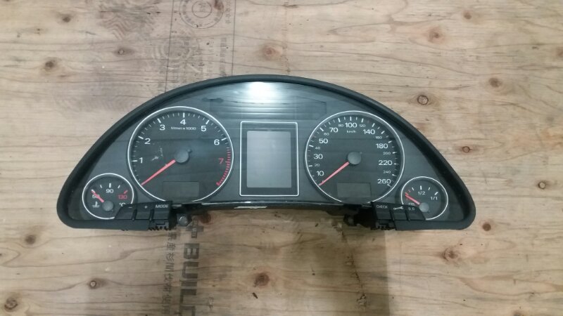 Панель щиток приборов спидометр на Audi A4 B7 / Ауди А4 Б7 2005-2007г.\nОригинал.\nДо 260 км/ч\nС двигателя 1.8 Turbo BFB бензин АКПП.\nВ отличном состоянии. Рабочий. Без дефектов. Гарантия на установку и проверку. Отправим в регионы ТК.