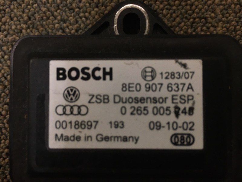Датчик ускорения на Audi A4 B6 / Ауди А4 Б6 2000-2004г. Оригинал.\nОригинал.\nВ отличном состоянии. Рабочий.\nКонтрактная запчасть из Японии. Отправим в регионы ТК.\nПрименимость:\nAudi A4 [B6] 2000-2004\nAudi A6 [C5] 1997-2004\nAudi A8 [4E] 2002-2010\nSk