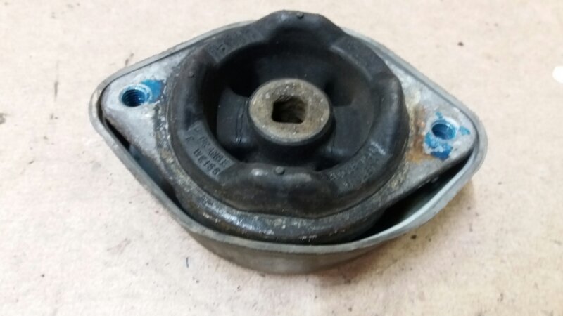 Опора подушка КПП на VW Passat B5+ / Фольксваген Пассат Б5 2000-2005г.