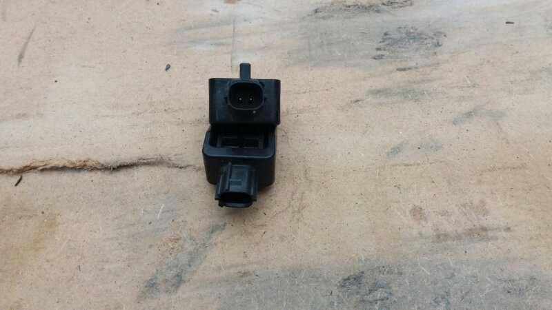 Датчик AIR BAG подушки безопасности на Toyota Camry V40 / Тойота Камри V40 2006-2011г \nЦена за 2 шт.\nОригинал. \nВ отличном состоянии. Рабочие. \nКонтрактная запчасть с аукциона Японии. Гарантия на установку и проверку. \nОтправим в регионы  ТК.
