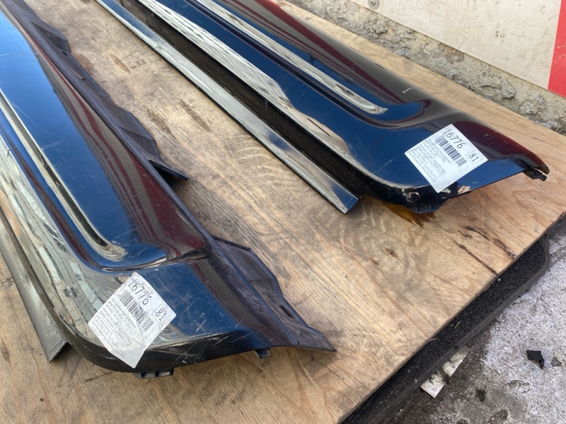 Накладки порогов наружные левая, правая комплект на BMW X3 E83 / BMW Х3 Е83 2004-2010г.\nОригинал.\nМ Пакет / M-Technik. Цвет черный.\nВ отличном состоянии. Без дефектов. Цена за 2шт.\nКонтрактная запчасть из Японии. Отправим в регионы ТК.