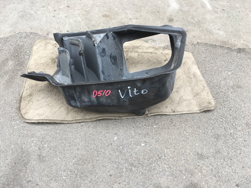 Воздуховод патрубок воздушный M111 под капот на Mercedes Benz Vito W638 / Мерседес Вито 638 1996-2003г.\nОригинал. Без дефектов. Отправим в регионы ТК.