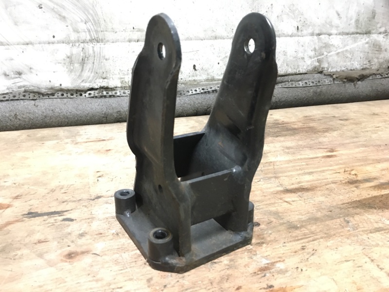 Кронштейн двигателя передний на Mercedes Benz Vito W638 / Мерседес Вито 638 1996-2003г. Оригинал. В отличном состоянии. Без дефектов. Контрактная запчасть из Японии. Без пробега по РФ. Отправим в регионы ТК.