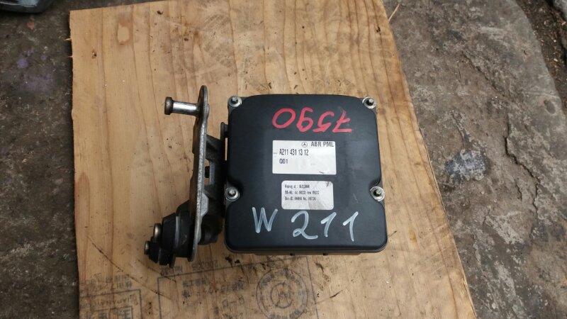 Блок ABS / насос АБС на Mercedes Benz E-Klasse W211 / Мерседес Е Класс 211 2002-2009г.\nОригинал.\nВ отличном состоянии.\nРабочий. Проверен.\nЗапчасть с аукциона Японии. Пробег 83000 км\nГарантия на установку и проверку.\nОтправим в регионы ТК.\nПрименимо