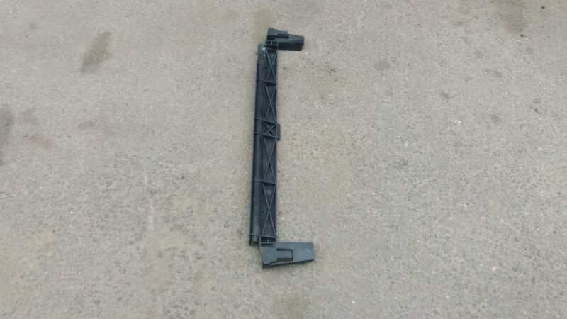 Кронштейн планка радиатора BMW X5 E53 / БМВ Х5 Е53 2000-2007г.\nОригинал.\nВ отличном состоянии.\nБез дефектов. Все крепления целые.\nКонтрактная запчасть из Японии. Без пробега по РФ. Отправим в регионы ТК.