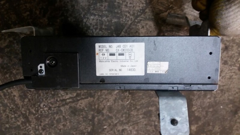 CD changer СД чейнджер / ченджер  под 6 дисков на Audi TT 8N 8N3 / Ауди ТТ 8Н купе 1998-2006г.\nОригинал.\nВ отличном состоянии. Рабочий.\nКонтрактная запчасть из Японии. Без пробега по РФ. Отправим в регионы ТК.