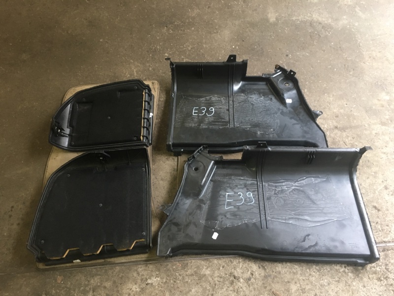 Обшивка салона багажника универсал левая, правая комплект БМВ Е39 / BMW 5 E39 1995-2003г рестайлинг.\nОригинал.\nВ отличном состоянии. Без дефектов. Отправим в регионы ТК.