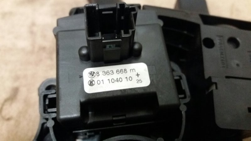 Переключатель поворотов подрулевой SRS в сборе на BMW X5 E53.\nПереключатель подрулевой стрекоза СРС БМВ X5 Е53.\nОригинал.\nВ отличном состоянии.\nКонтрактная запчасть из Японии.\nГарантия на установку и проверку.\nОтправим в регионы ТК.\nПереключатель ш
