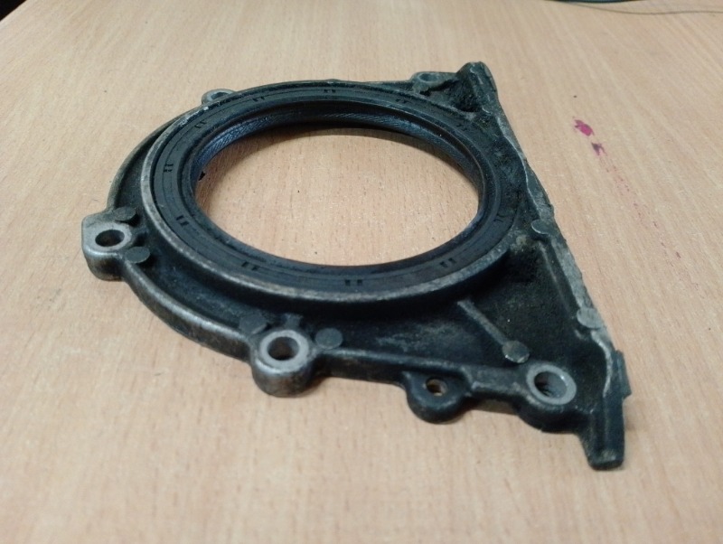 Крышка коленвала задняя QG18 QG18DE 1.8 бензин Nissan Primera P12 P12E 2002-2007г / Ниссан Примера Премьера Р12 Р12Е.\nОригинал.\nВ отличном состоянии. Без дефектов. Отправим в регионы ТК.