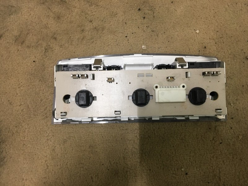 Плафон салонный задний БМВ Е60 Е61 / BMW 5 Е60 Е61 2003-2009г. Оригинал. В отличном состоянии. Без дефектов. Отправим в регионы ТК.