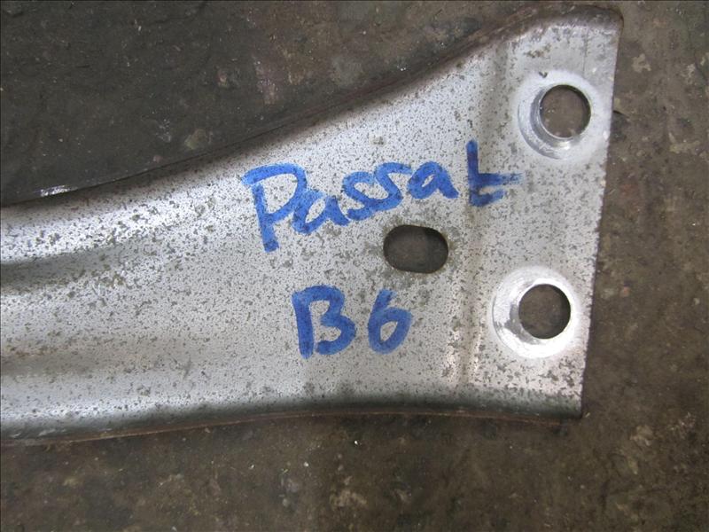 Кронштейн кузова нижний 3C0802128, С автомобиля VW Passat B6 2.0 л BVY (FSI) бензин АКПП HXJ (6A) синий 2006г 2WD передний привод. Контрактная запчасть, авто без пробега по РФ., отличное