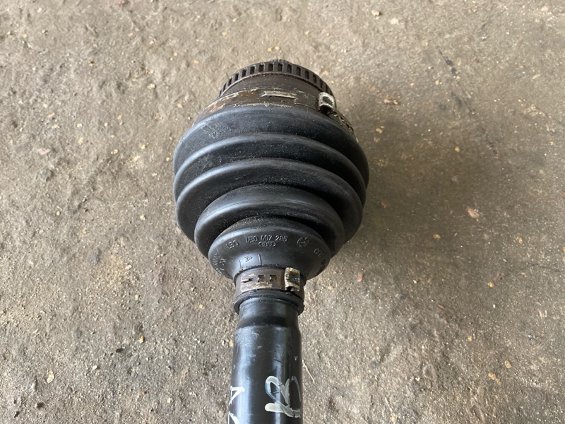 Полуось передняя левая 1.8 turbo 4WD, С автомобиля Audi A4 B6 AMB 1.8 Turbo АКПП Quattro полный привод седан цвет белый. Контрактная запчасть из Японии. Пробег 67 000 км. Без пробега по РФ. Есть люфт