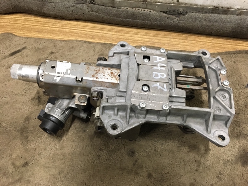 Колонка рулевая механическая на Audi A4 B7 / Ауди А4 Б7 2005-2007г.\nОригинал.\nВ отличном состоянии.\nВ сборе с замком зажигания.\nКонтрактная запчасть из Японии.\nГарантия на установку.\nОтправим в регионы ТК.