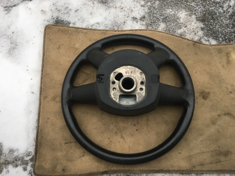 Рулевое колесо руль на Audi A4 B7 / Ауди А4 Б7 2005-2007г.\nОригинал.\nВ отличном состоянии.\nКонтрактная запчасть из Японии. Без пробега по РФ.\nОтправим в регионы ТК.