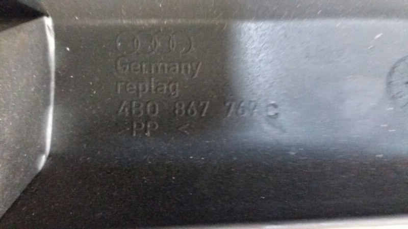 Обшивка облицовка стойки на арку крыла левая / правая на Audi Allroad A6 C5 Quattro / Ауди Олроад А6 С5 Кватро 2000-2005г.\nОригинал.\nВ отличном состоянии. Без дефектов. Цена за комплект 2шт.\nКонтрактная запчасть из Японии. Без пробега по РФ. Отправим в