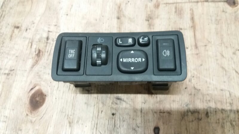 Блок управления зеркалами на Toyota Avensis II AZT250 T250 / Тойота Авенсис 2 Т250 250 2003-2008г \nОригинал. \nВ отличном состоянии. \nБез дефектов, рабочий.\nГарантия на установку и проверку.\nКонтрактная запчасть из Японии. Без пробега по РФ. Отправим 