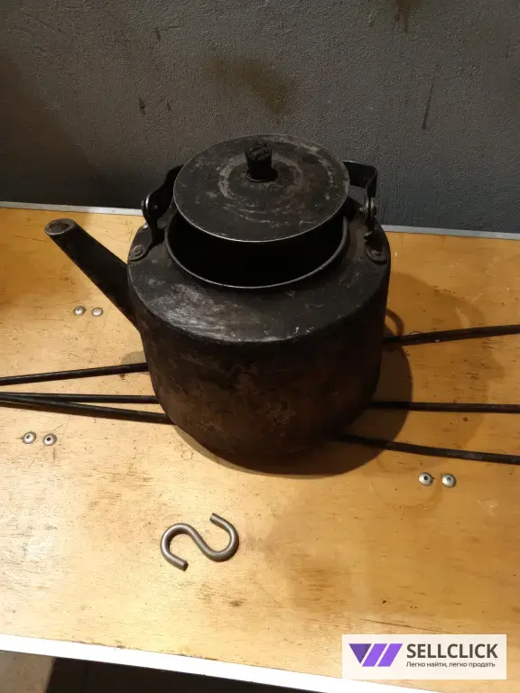 Продам литой чайник