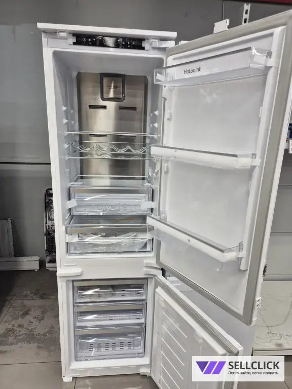 Встраиваемый холодильник Hotpoint