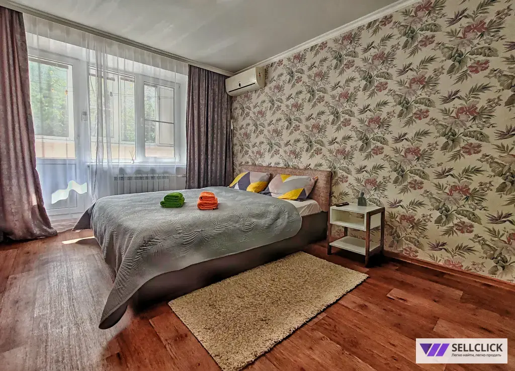 однушка возле онкоцентра на Октябрьской