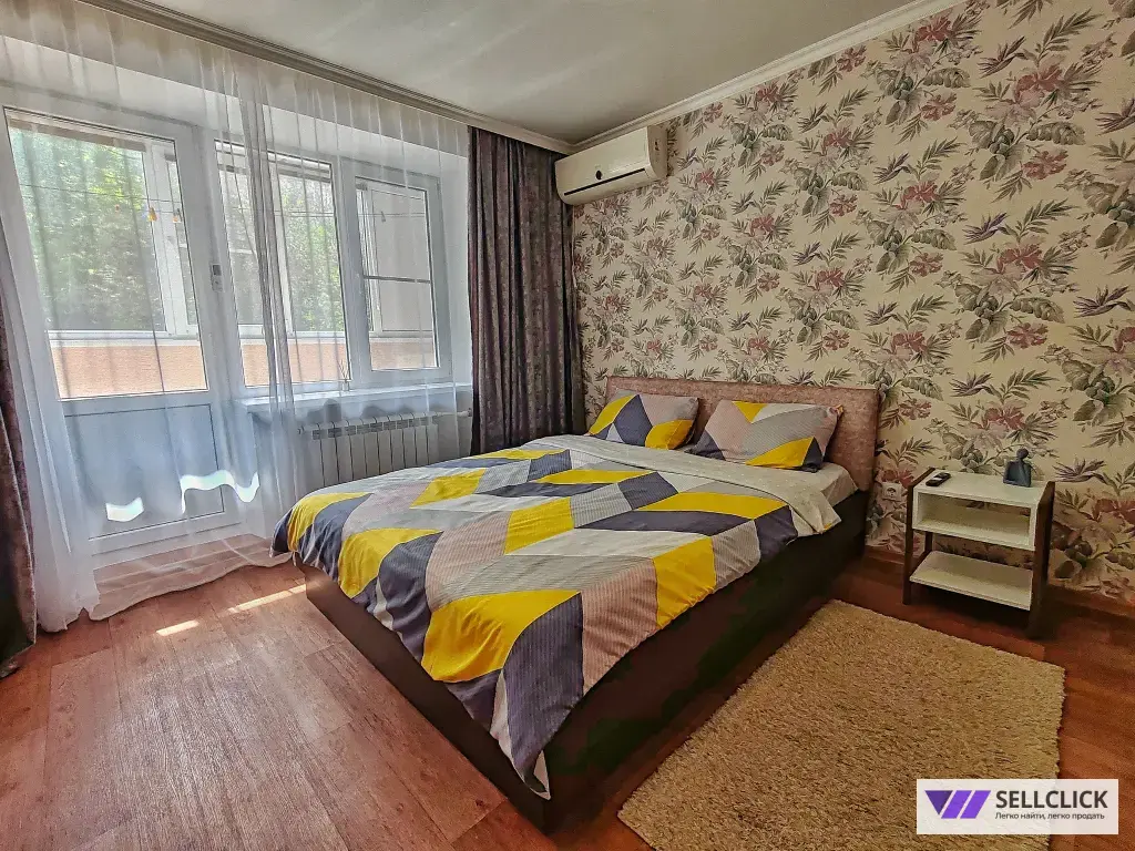 однушка возле онкоцентра на Октябрьской