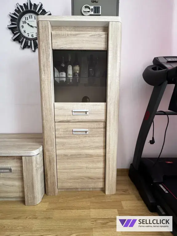 Тумба и шкаф витрина