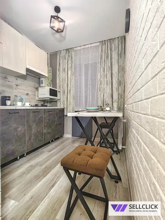 Однушка на Мира с парящей кроватью