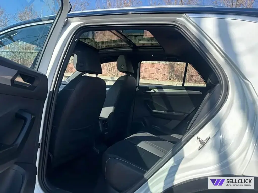 Volkswagen T-Roc 1.4 Робот, 2022, 31105 км