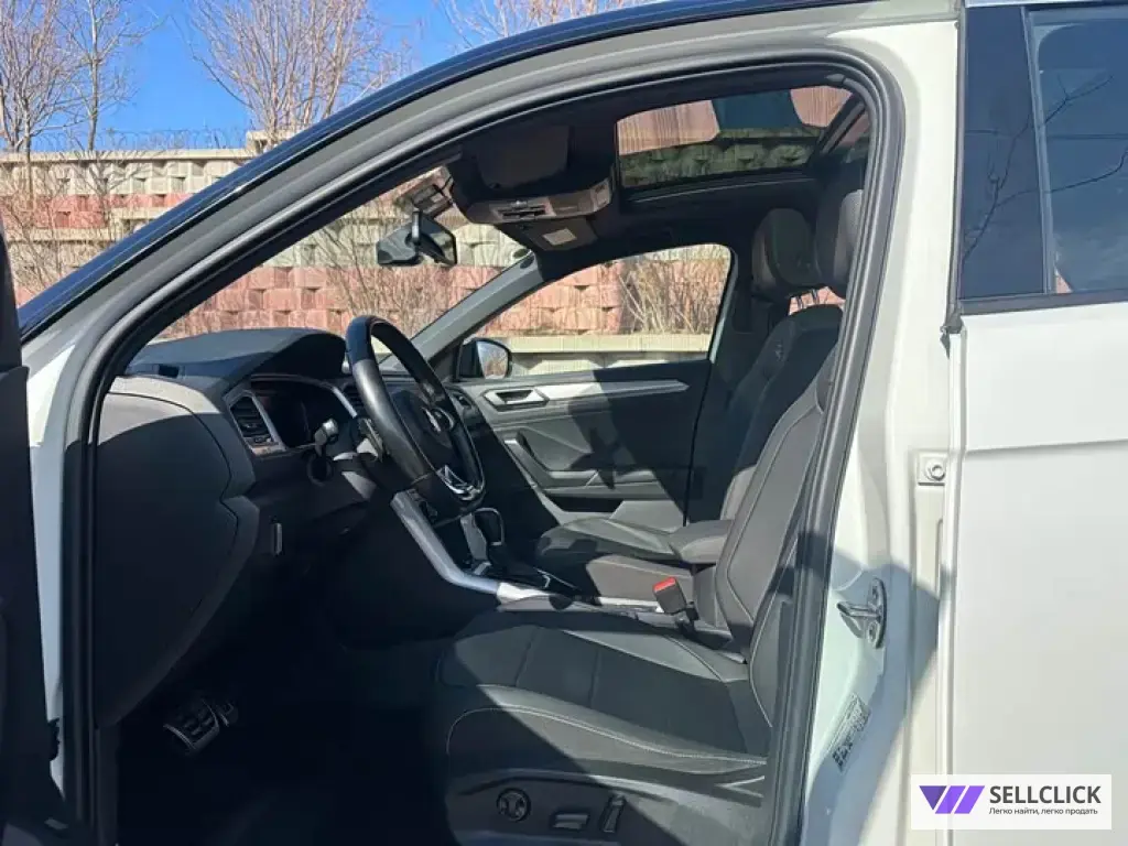 Volkswagen T-Roc 1.4 Робот, 2022, 31105 км