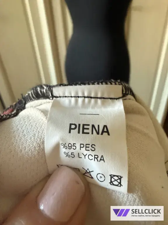 Нарядное платье с открытой спиной