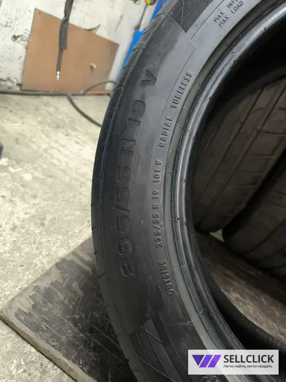 235/55/19 continental