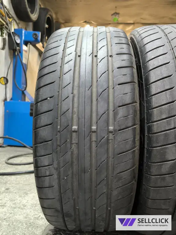 235/55/19 continental