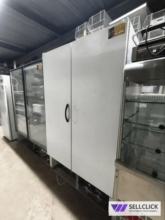 Холодильный шкаф