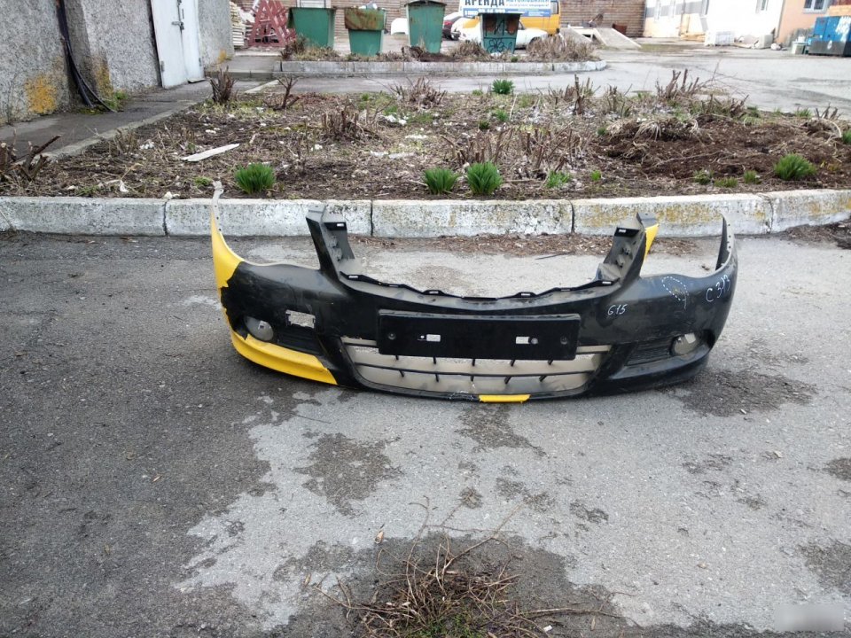Передний бампер