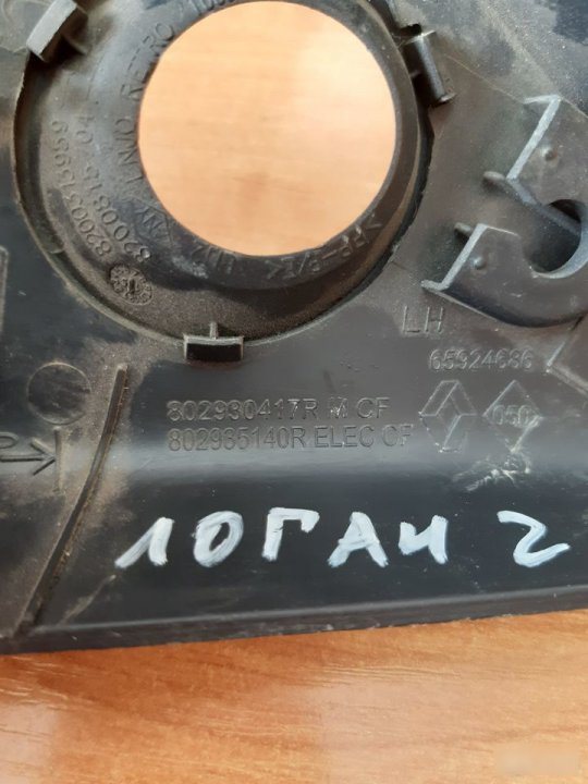 Уголок двери салона передний