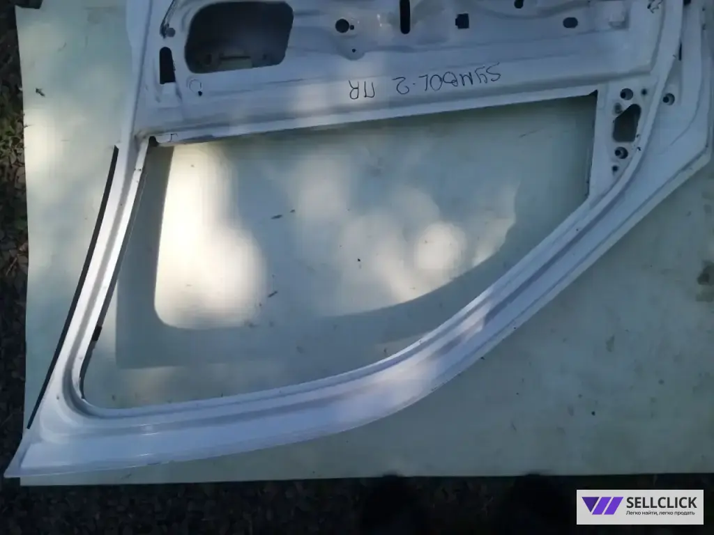 Передняя правая дверь Renault Symbol 2011